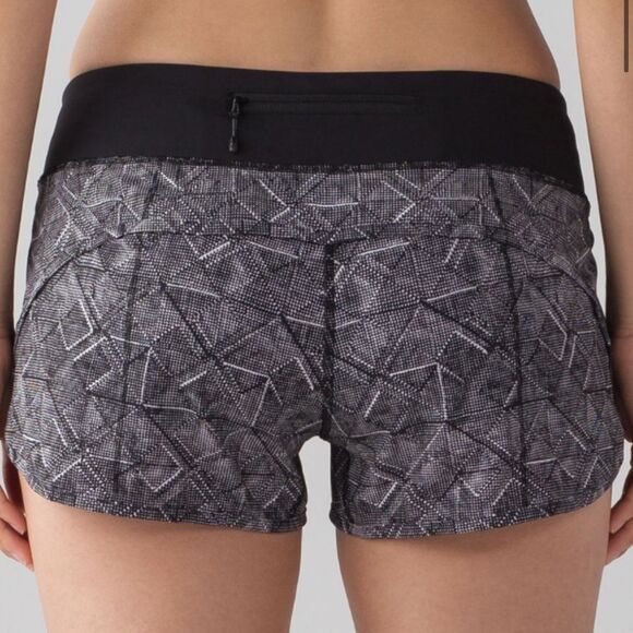 LULULEMON Speed Short (4-way Stretch 2.5")
Formation Alpine White Black / Black - Picture 3 of 10